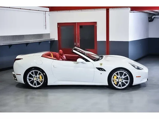 Ferrari california convertible 4,3l v8 - 2010 - afbeelding 38 van  82