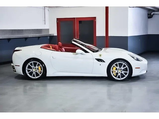 Ferrari california convertible 4,3l v8 - 2010 - afbeelding 39 van  82
