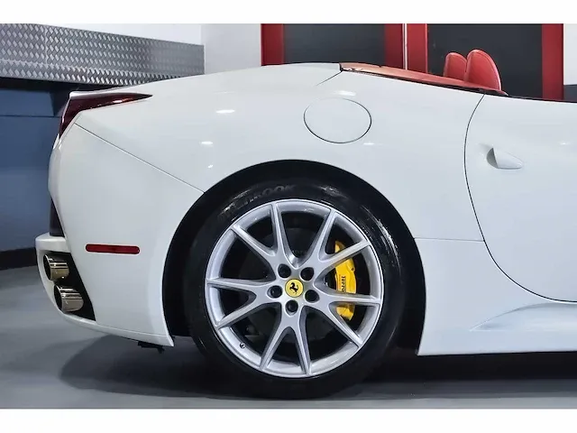 Ferrari california convertible 4,3l v8 - 2010 - afbeelding 41 van  82