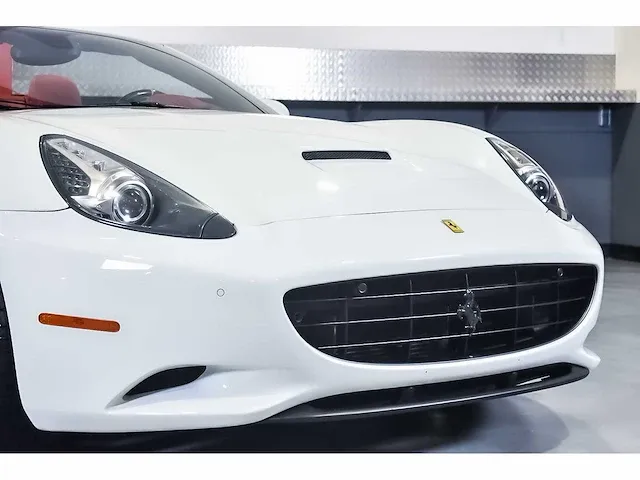Ferrari california convertible 4,3l v8 - 2010 - afbeelding 48 van  82