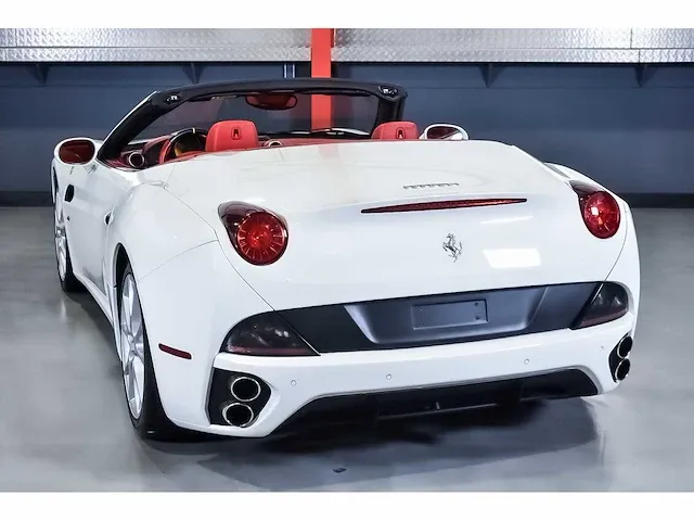Ferrari california convertible 4,3l v8 - 2010 - afbeelding 57 van  82