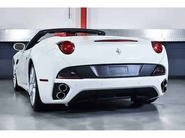 Ferrari california convertible 4,3l v8 - 2010 - afbeelding 58 van  82
