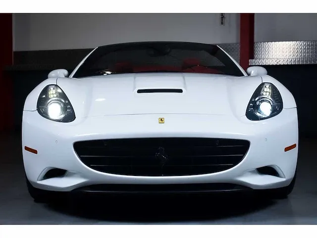 Ferrari california convertible 4,3l v8 - 2010 - afbeelding 59 van  82