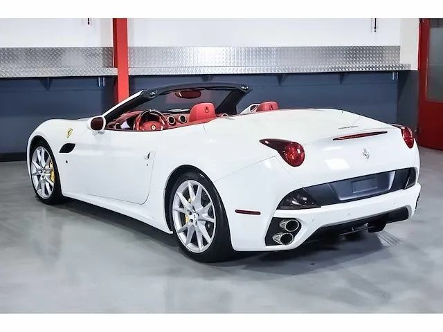 Ferrari california convertible 4,3l v8 - 2010 - afbeelding 60 van  82