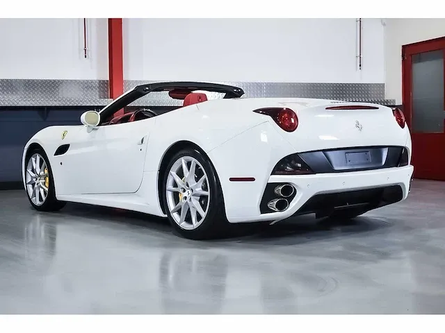 Ferrari california convertible 4,3l v8 - 2010 - afbeelding 61 van  82