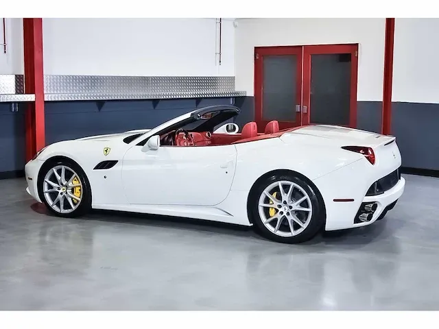 Ferrari california convertible 4,3l v8 - 2010 - afbeelding 62 van  82