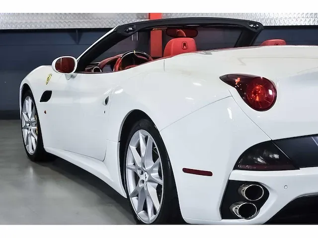 Ferrari california convertible 4,3l v8 - 2010 - afbeelding 71 van  82