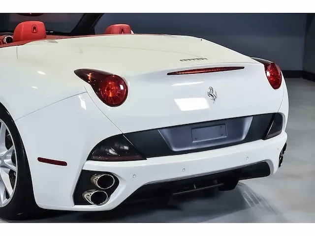 Ferrari california convertible 4,3l v8 - 2010 - afbeelding 72 van  82