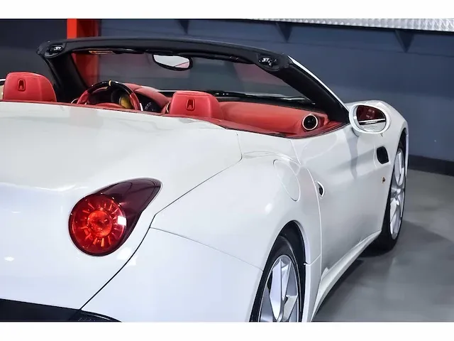 Ferrari california convertible 4,3l v8 - 2010 - afbeelding 74 van  82