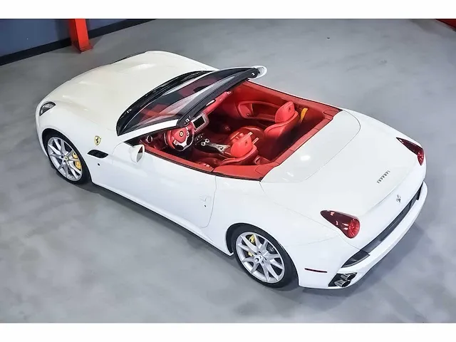Ferrari california convertible 4,3l v8 - 2010 - afbeelding 76 van  82