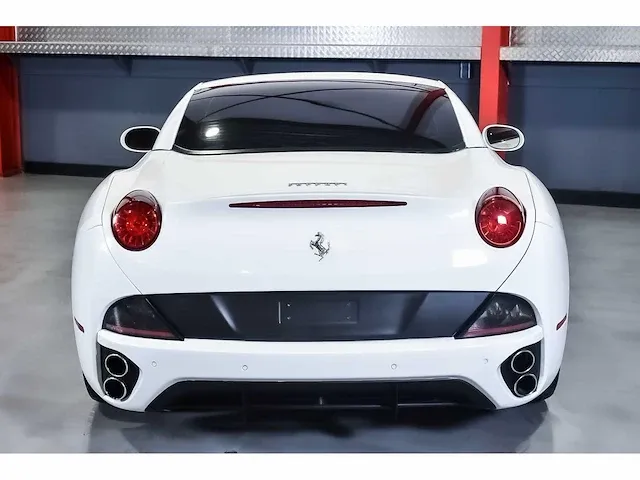 Ferrari california convertible 4,3l v8 - 2010 - afbeelding 77 van  82