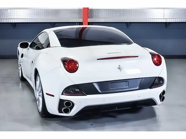 Ferrari california convertible 4,3l v8 - 2010 - afbeelding 79 van  82