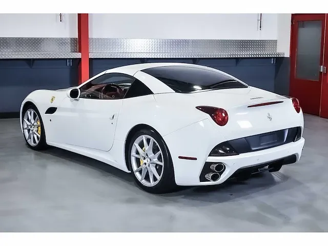 Ferrari california convertible 4,3l v8 - 2010 - afbeelding 80 van  82