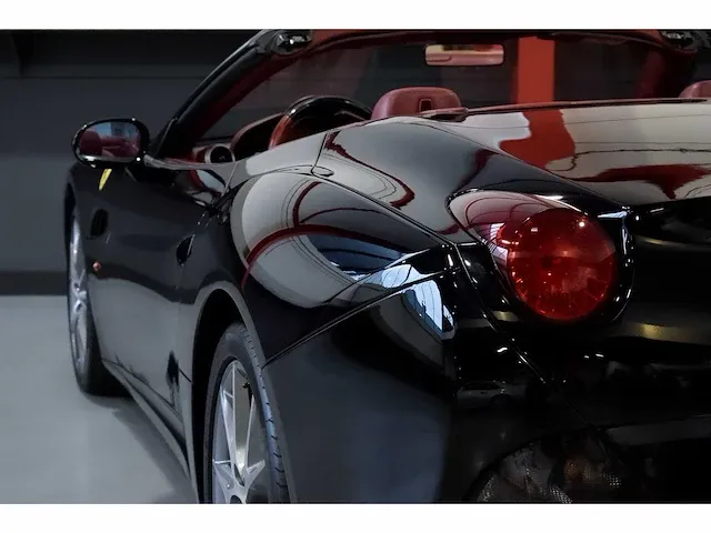 Ferrari california convertible 4,3l v8 - 2011 - afbeelding 32 van  88