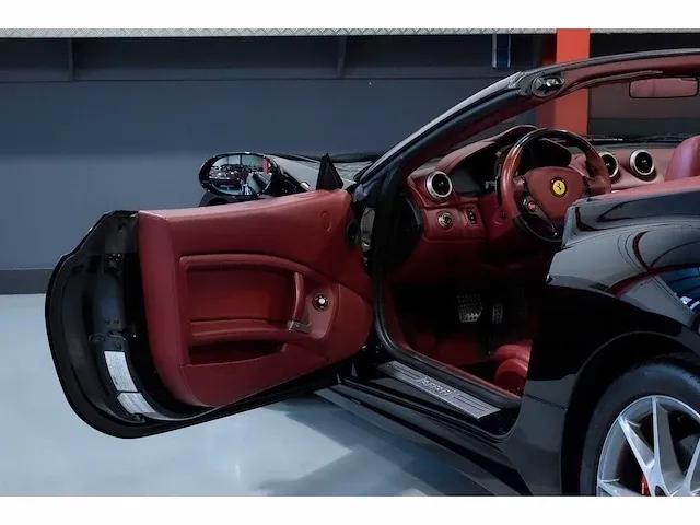 Ferrari california convertible 4,3l v8 - 2011 - afbeelding 48 van  88