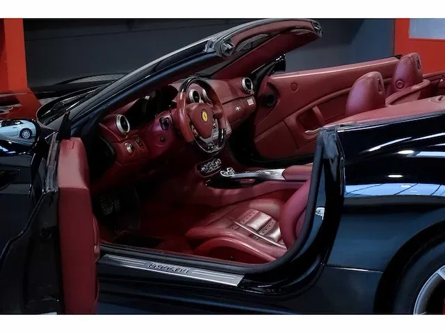 Ferrari california convertible 4,3l v8 - 2011 - afbeelding 50 van  88