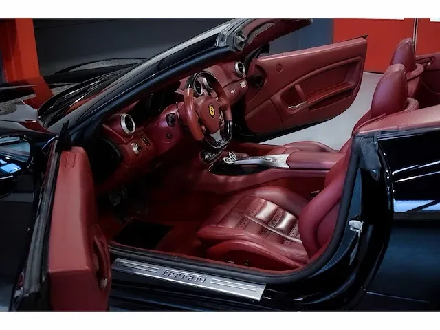 Ferrari california convertible 4,3l v8 - 2011 - afbeelding 51 van  88