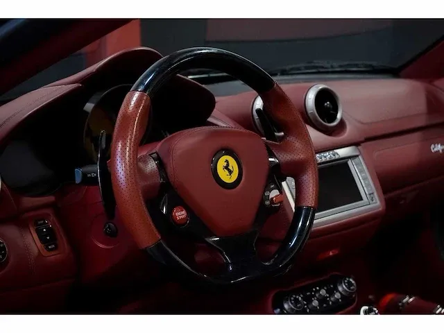 Ferrari california convertible 4,3l v8 - 2011 - afbeelding 57 van  88