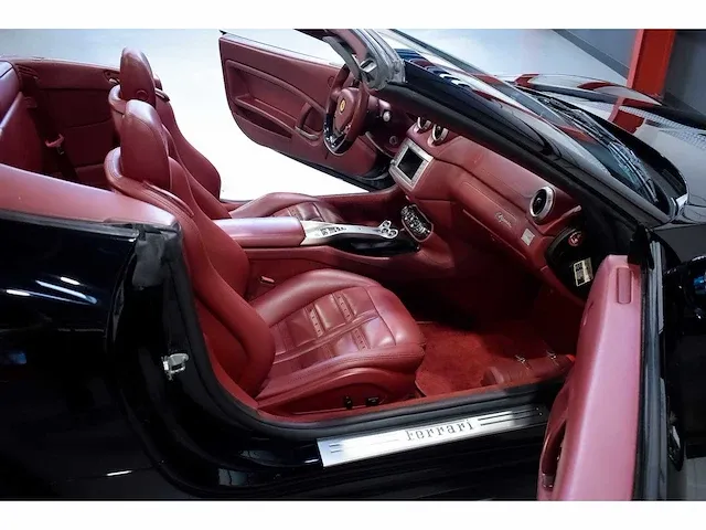 Ferrari california convertible 4,3l v8 - 2011 - afbeelding 61 van  88