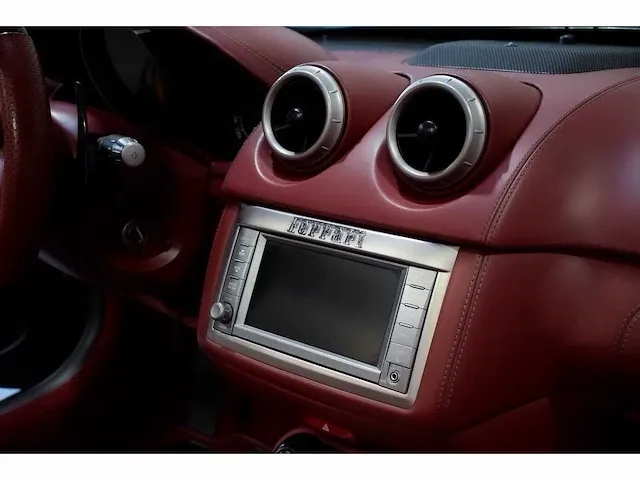 Ferrari california convertible 4,3l v8 - 2011 - afbeelding 68 van  88