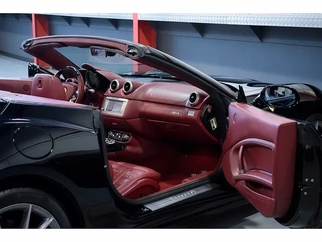 Ferrari california convertible 4,3l v8 - 2011 - afbeelding 77 van  88