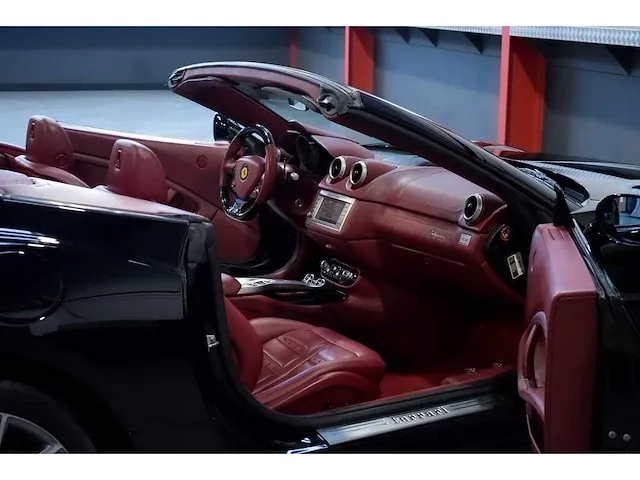 Ferrari california convertible 4,3l v8 - 2011 - afbeelding 79 van  88