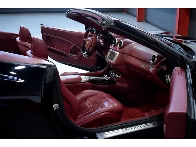 Ferrari california convertible 4,3l v8 - 2011 - afbeelding 80 van  88