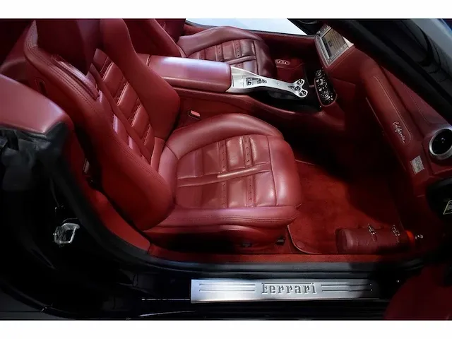 Ferrari california convertible 4,3l v8 - 2011 - afbeelding 81 van  88