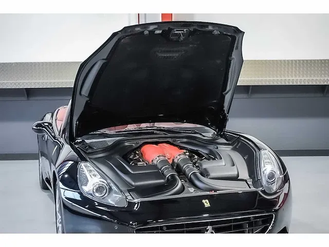 Ferrari california convertible 4,3l v8 - 2011 - afbeelding 83 van  88