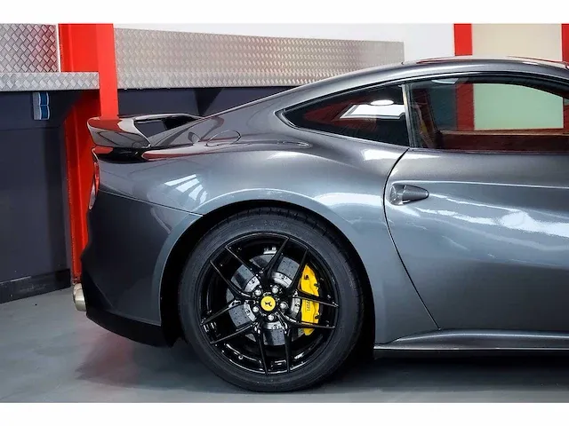 Ferrari f12 berlinetta coupe 6,3l v12 - 2014 - afbeelding 9 van  89