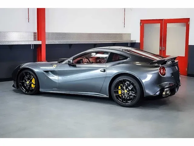 Ferrari f12 berlinetta coupe 6,3l v12 - 2014 - afbeelding 25 van  89