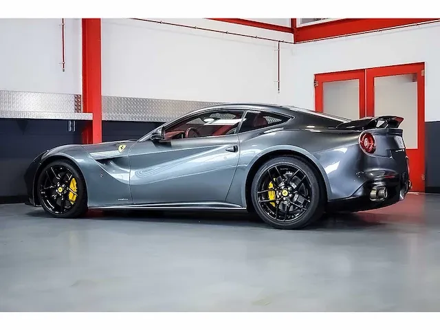 Ferrari f12 berlinetta coupe 6,3l v12 - 2014 - afbeelding 26 van  89