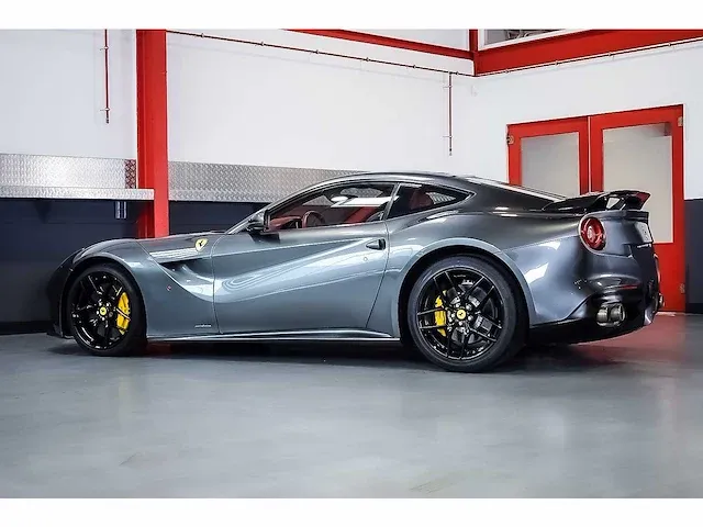 Ferrari f12 berlinetta coupe 6,3l v12 - 2014 - afbeelding 27 van  89