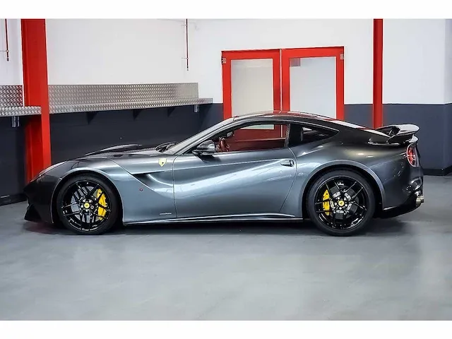 Ferrari f12 berlinetta coupe 6,3l v12 - 2014 - afbeelding 28 van  89