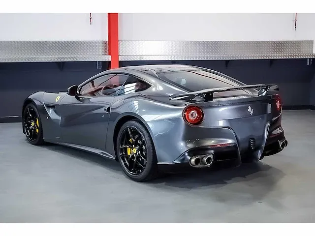 Ferrari f12 berlinetta coupe 6,3l v12 - 2014 - afbeelding 30 van  89