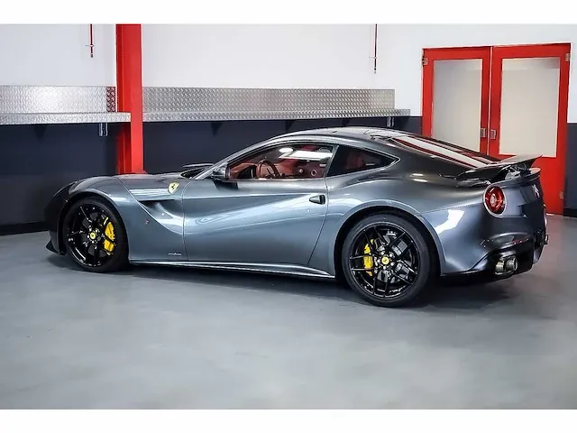 Ferrari f12 berlinetta coupe 6,3l v12 - 2014 - afbeelding 32 van  89
