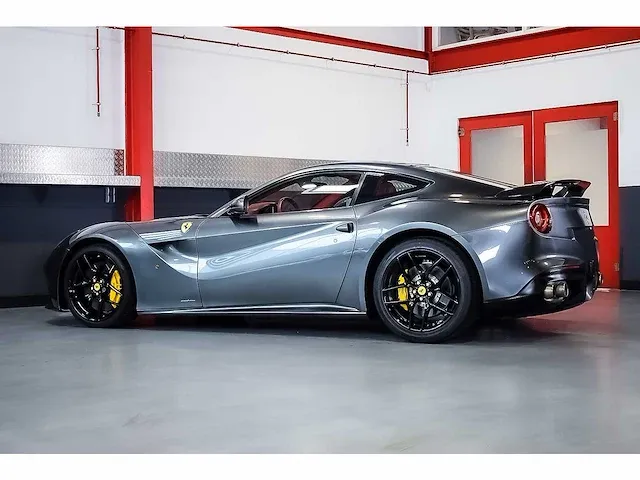 Ferrari f12 berlinetta coupe 6,3l v12 - 2014 - afbeelding 33 van  89
