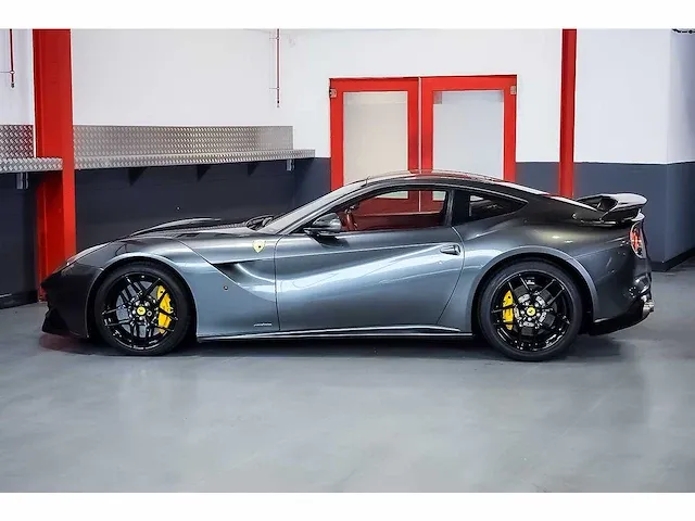 Ferrari f12 berlinetta coupe 6,3l v12 - 2014 - afbeelding 35 van  89