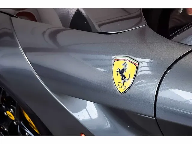Ferrari f12 berlinetta coupe 6,3l v12 - 2014 - afbeelding 37 van  89