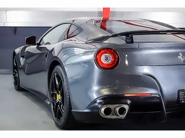 Ferrari f12 berlinetta coupe 6,3l v12 - 2014 - afbeelding 39 van  89
