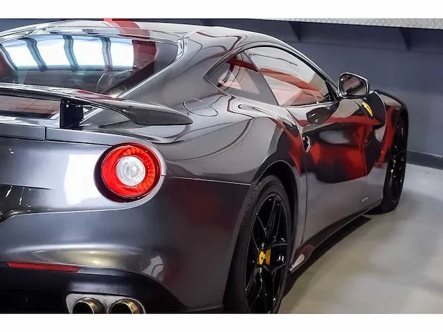 Ferrari f12 berlinetta coupe 6,3l v12 - 2014 - afbeelding 40 van  89
