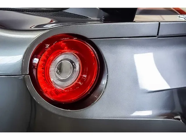 Ferrari f12 berlinetta coupe 6,3l v12 - 2014 - afbeelding 42 van  89