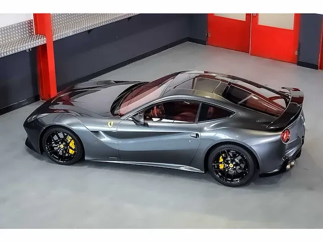 Ferrari f12 berlinetta coupe 6,3l v12 - 2014 - afbeelding 46 van  89
