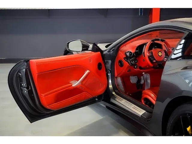 Ferrari f12 berlinetta coupe 6,3l v12 - 2014 - afbeelding 54 van  89