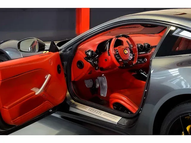Ferrari f12 berlinetta coupe 6,3l v12 - 2014 - afbeelding 55 van  89