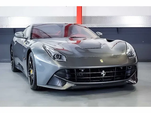 Ferrari f12 berlinetta coupe 6,3l v12 - 2014 - afbeelding 45 van  89