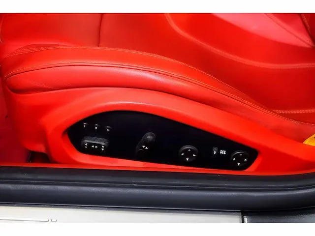 Ferrari f12 berlinetta coupe 6,3l v12 - 2014 - afbeelding 58 van  89