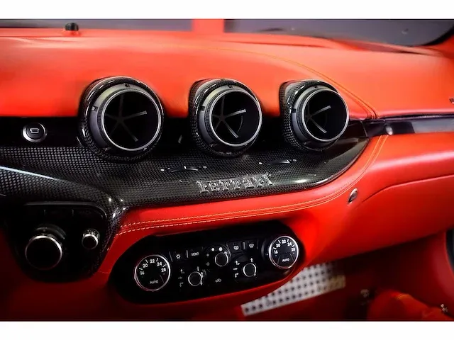 Ferrari f12 berlinetta coupe 6,3l v12 - 2014 - afbeelding 69 van  89
