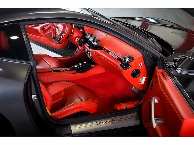 Ferrari f12 berlinetta coupe 6,3l v12 - 2014 - afbeelding 71 van  89