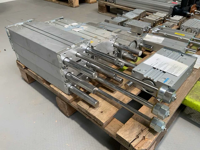 Festo diverse pneumatische cilinders (21x) - afbeelding 3 van  10